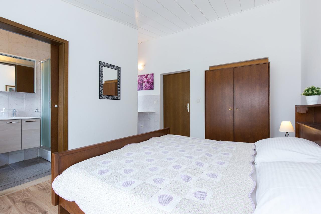 Apartments Pavic Malinska Luaran gambar