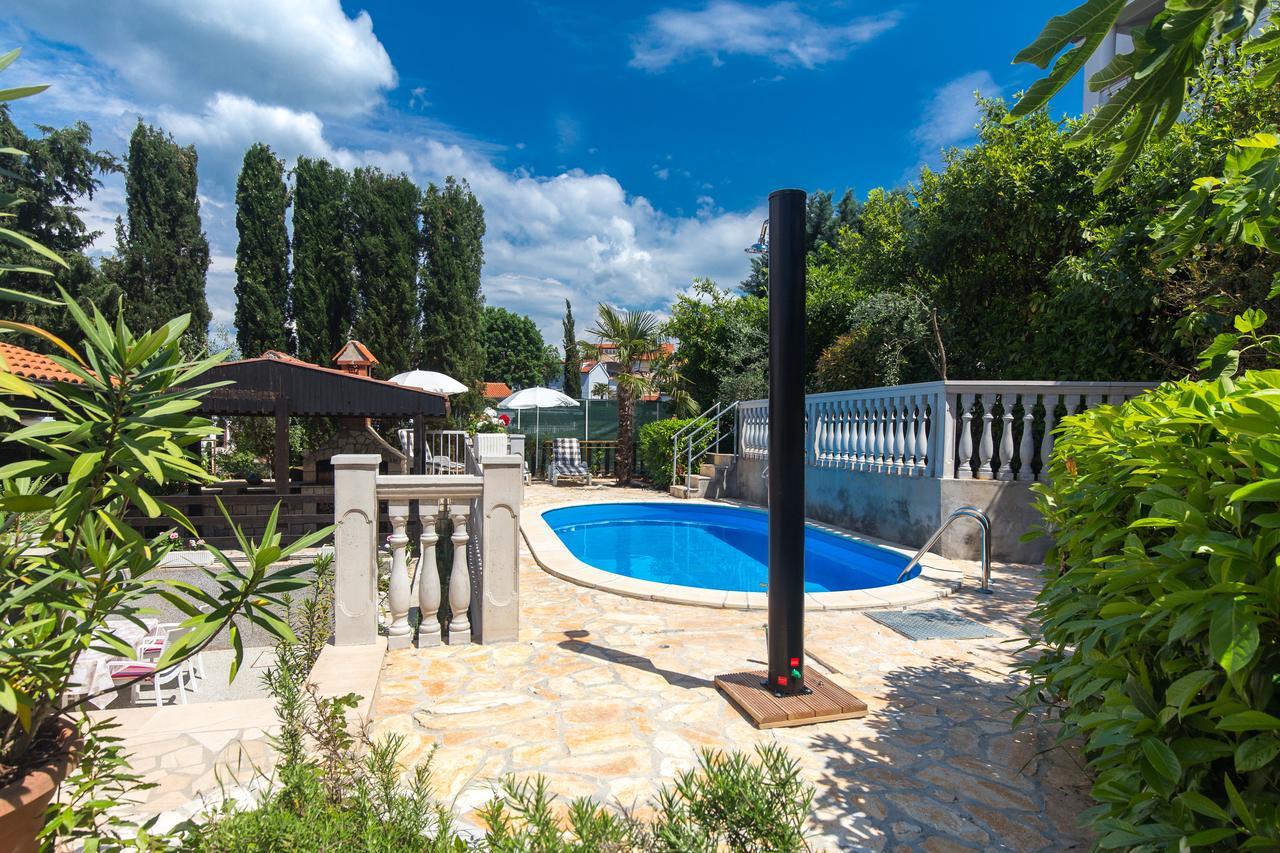 Apartments Pavic Malinska Luaran gambar